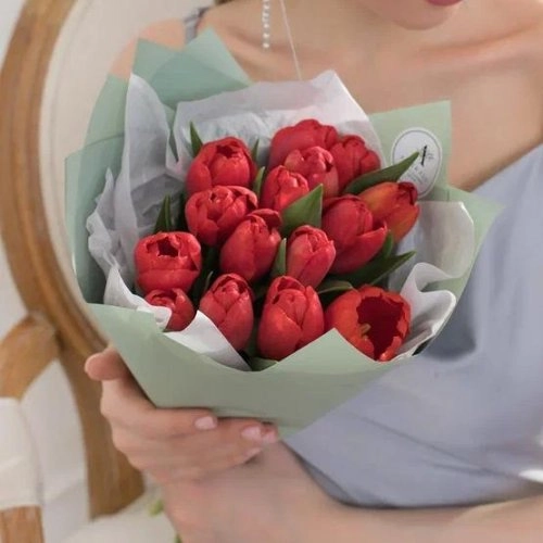 Букет из 15 красных тюльпанов