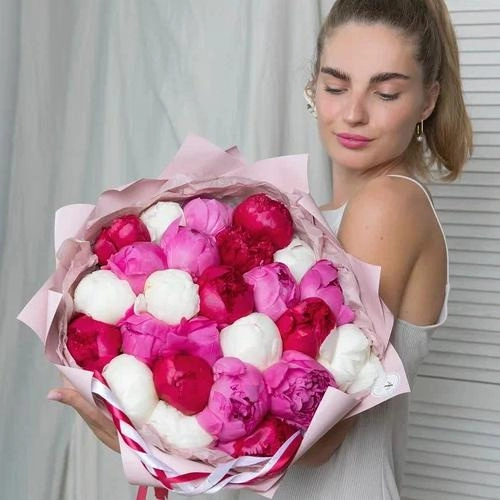 Букет из 25 пионов микс