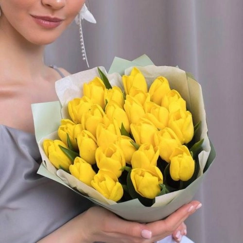 Букет из 25 желтых тюльпанов
