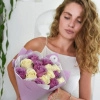 Букет из 15 сиреневых и белых роз (Кения) 40 см в Тюмени