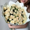 Букет из 11 персиковых кустовых роз